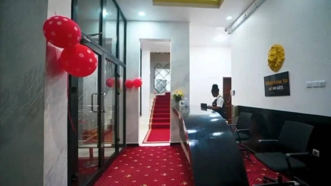 LION GATE HOTEL  — photo 2