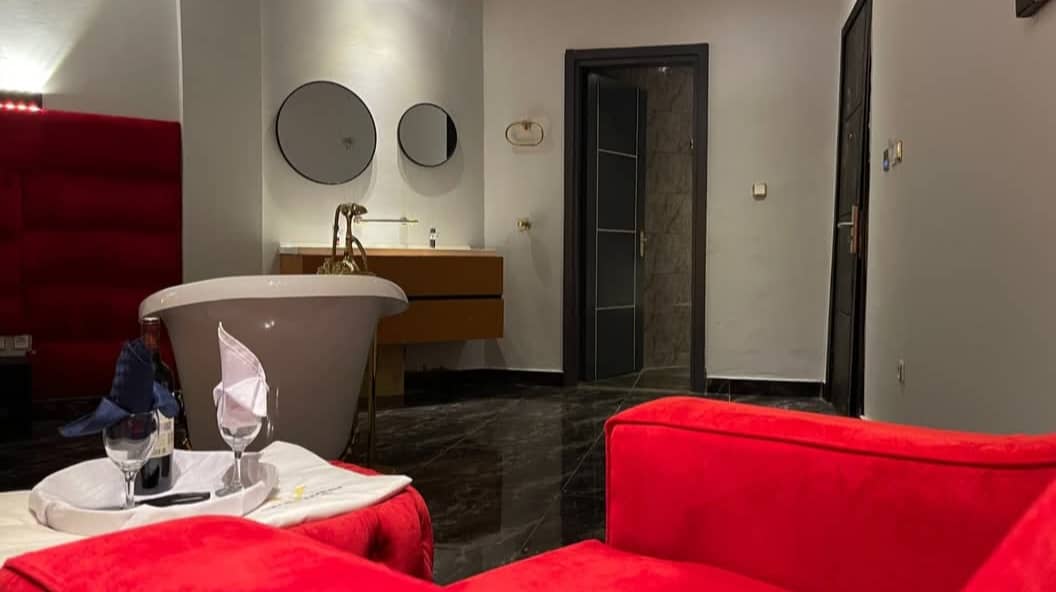 HOTEL VENDOME — photo 2