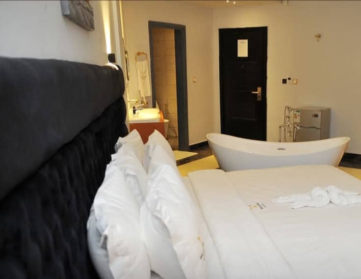 HOTEL VENDOME — photo 5