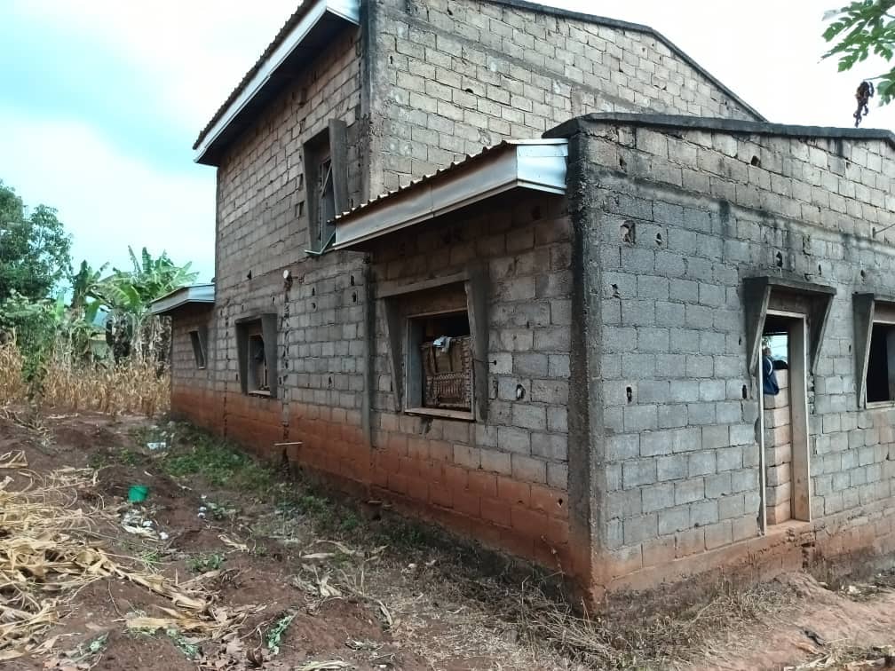 Plot and house standing. 820m2 — photo 2