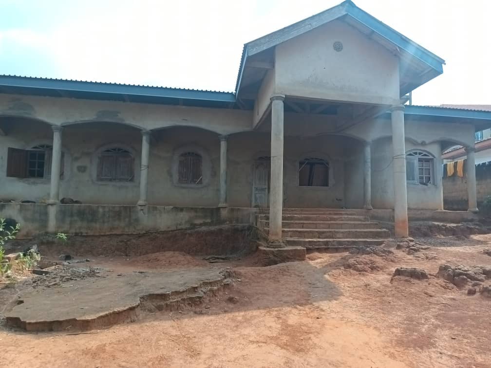 Plot and house standing.820m2 — photo 3