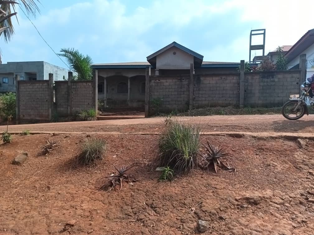 Plot and house standing.820m2 — photo 7