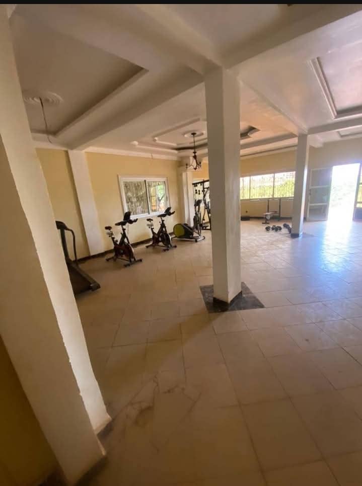 Grande espace commercial à louer Olembé  — photo 2