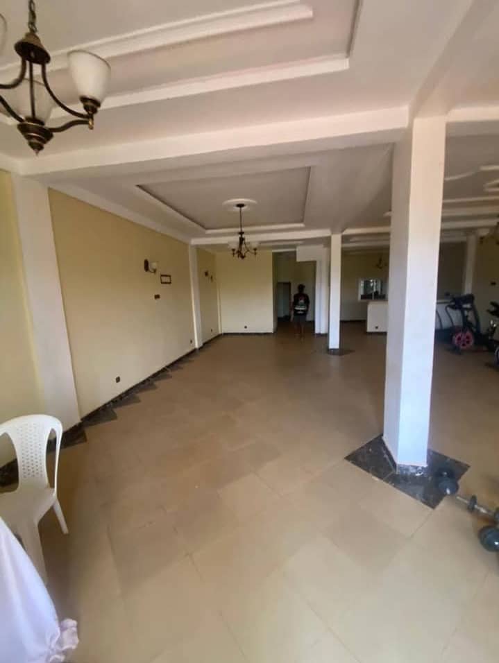Grande espace commercial à louer Olembé  — photo 3