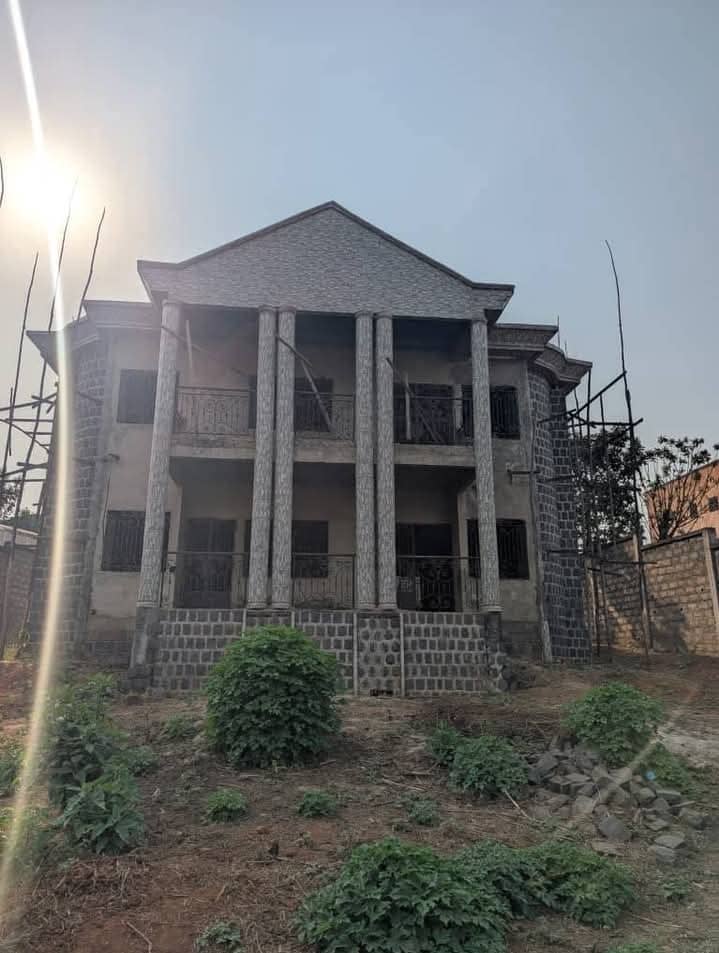 Duplex inachevé à vendre Bafoussam  — photo 3