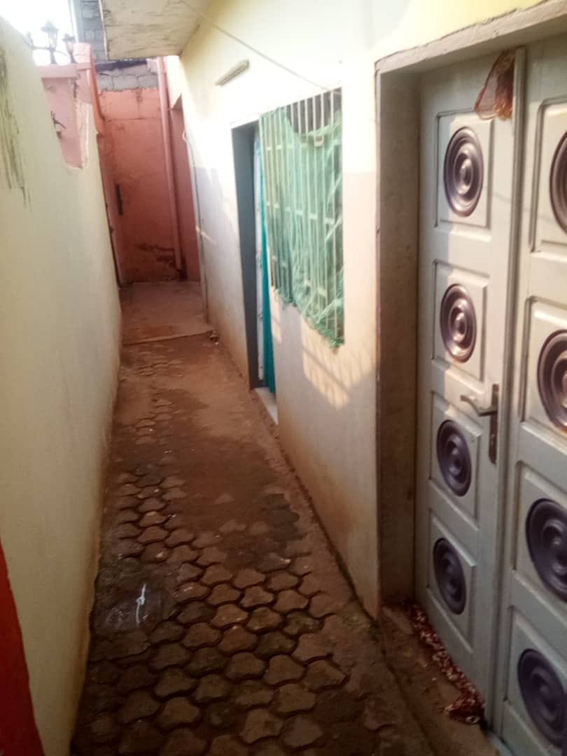 Résidence à vendre Biyem-assi  — photo 5
