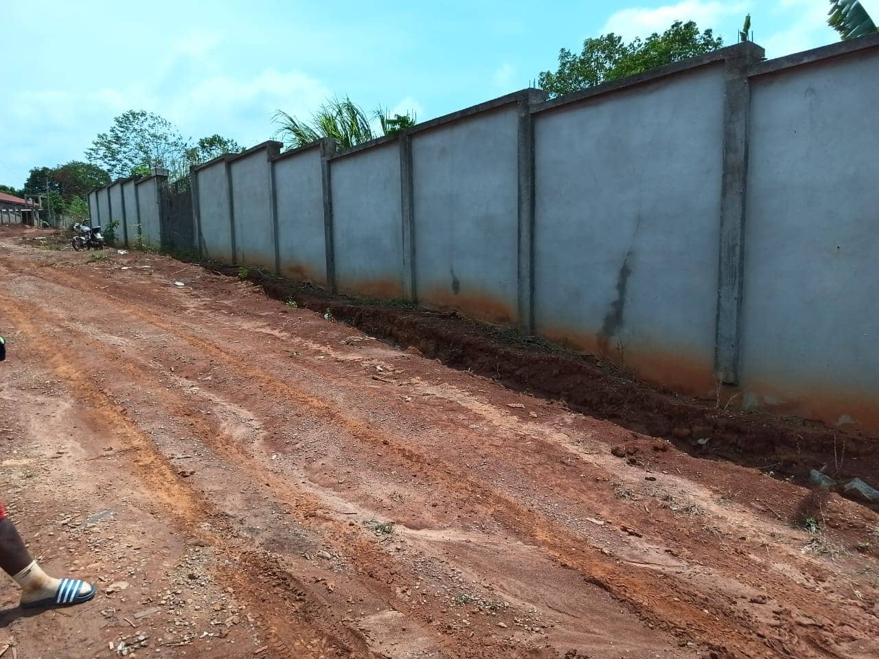 A fenced plot area 2000m2 — photo 5