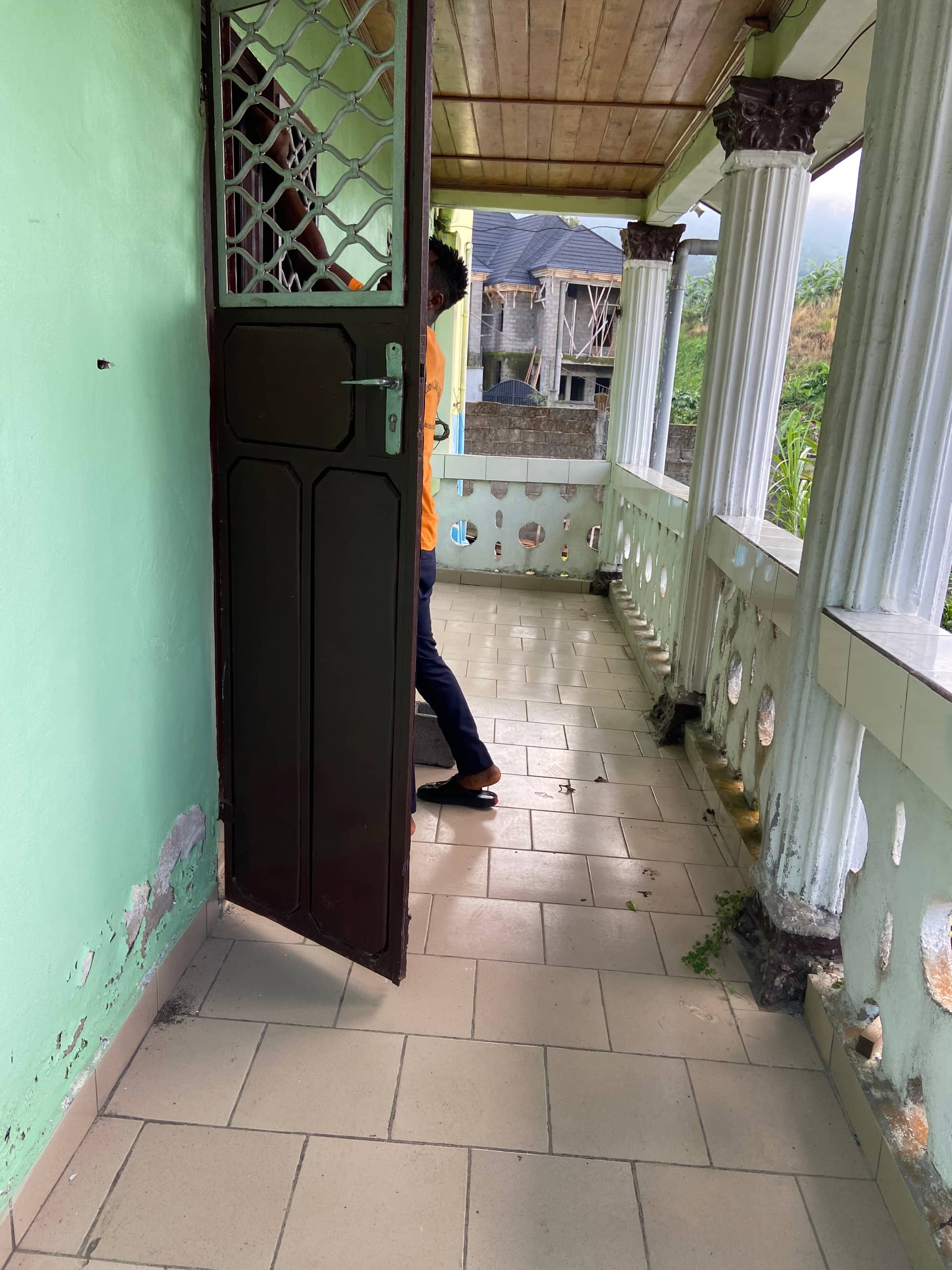 Clean 3 Bedrooms Apartment around mountain hotel buea