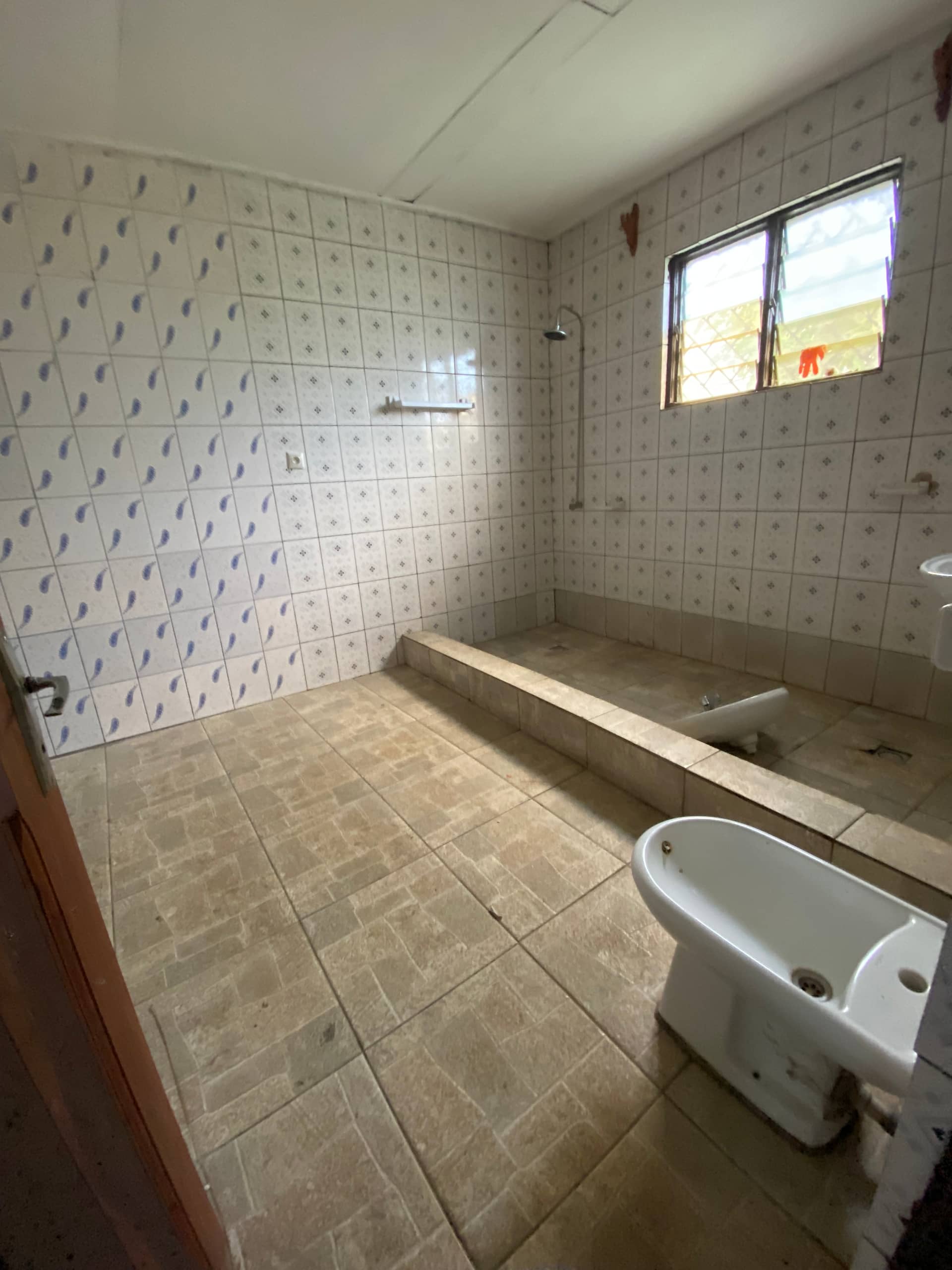 Spacious 4 Bedroom Apartment at Sandpit  — photo 5