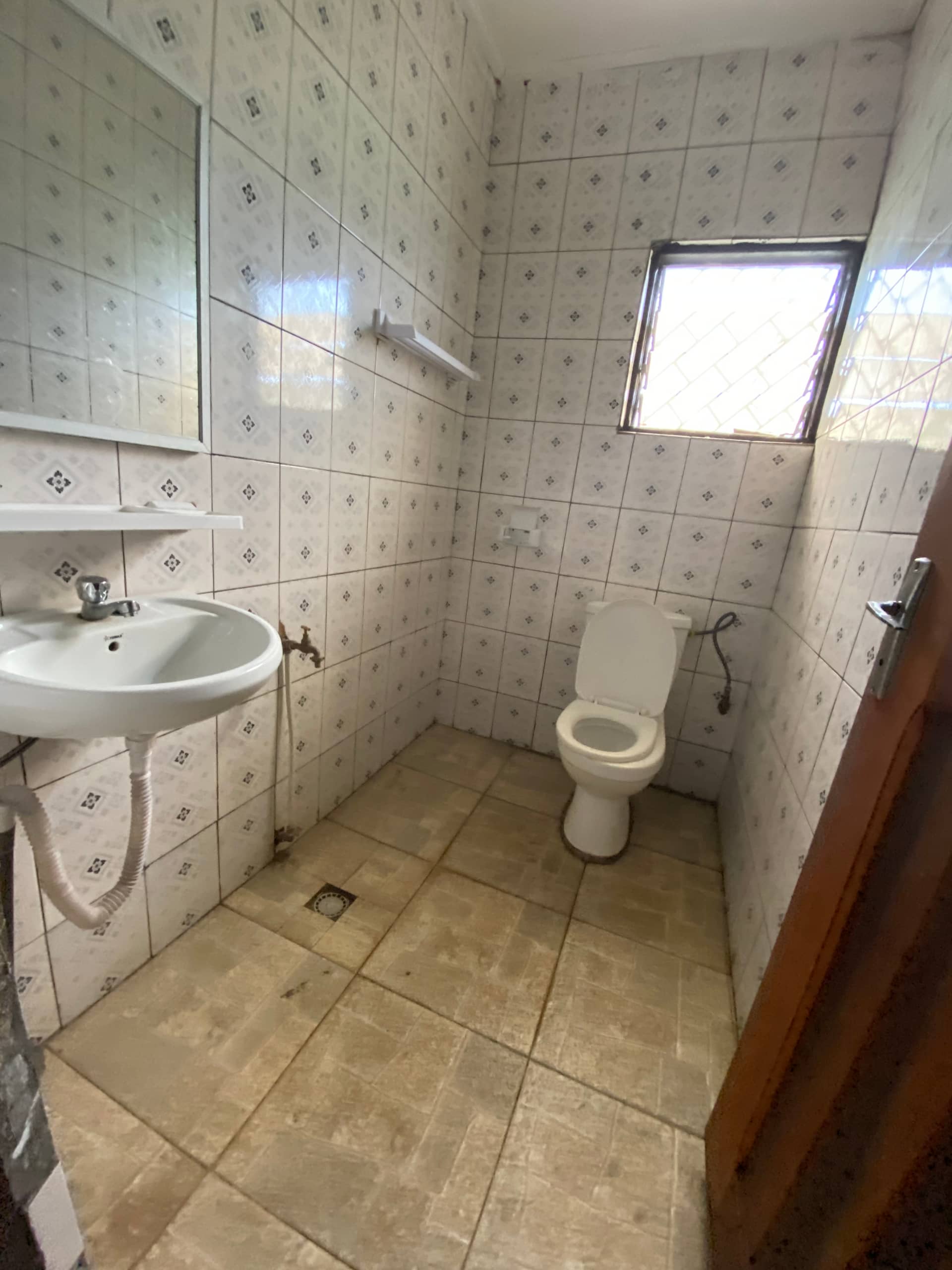 Spacious 4 Bedroom Apartment at Sandpit  — photo 6