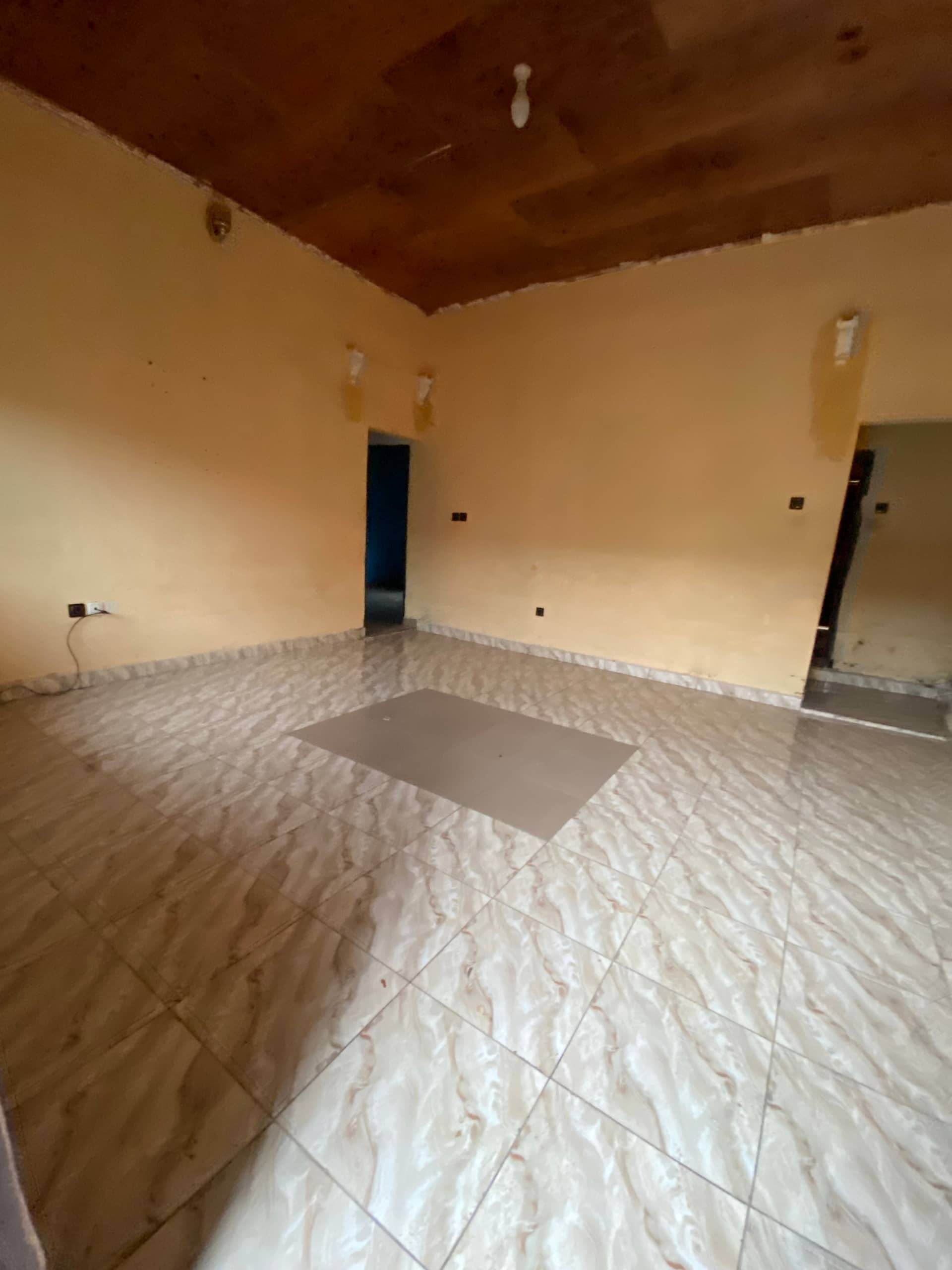 Clean 3 Bedroom Apartment at sandpit  — photo 2
