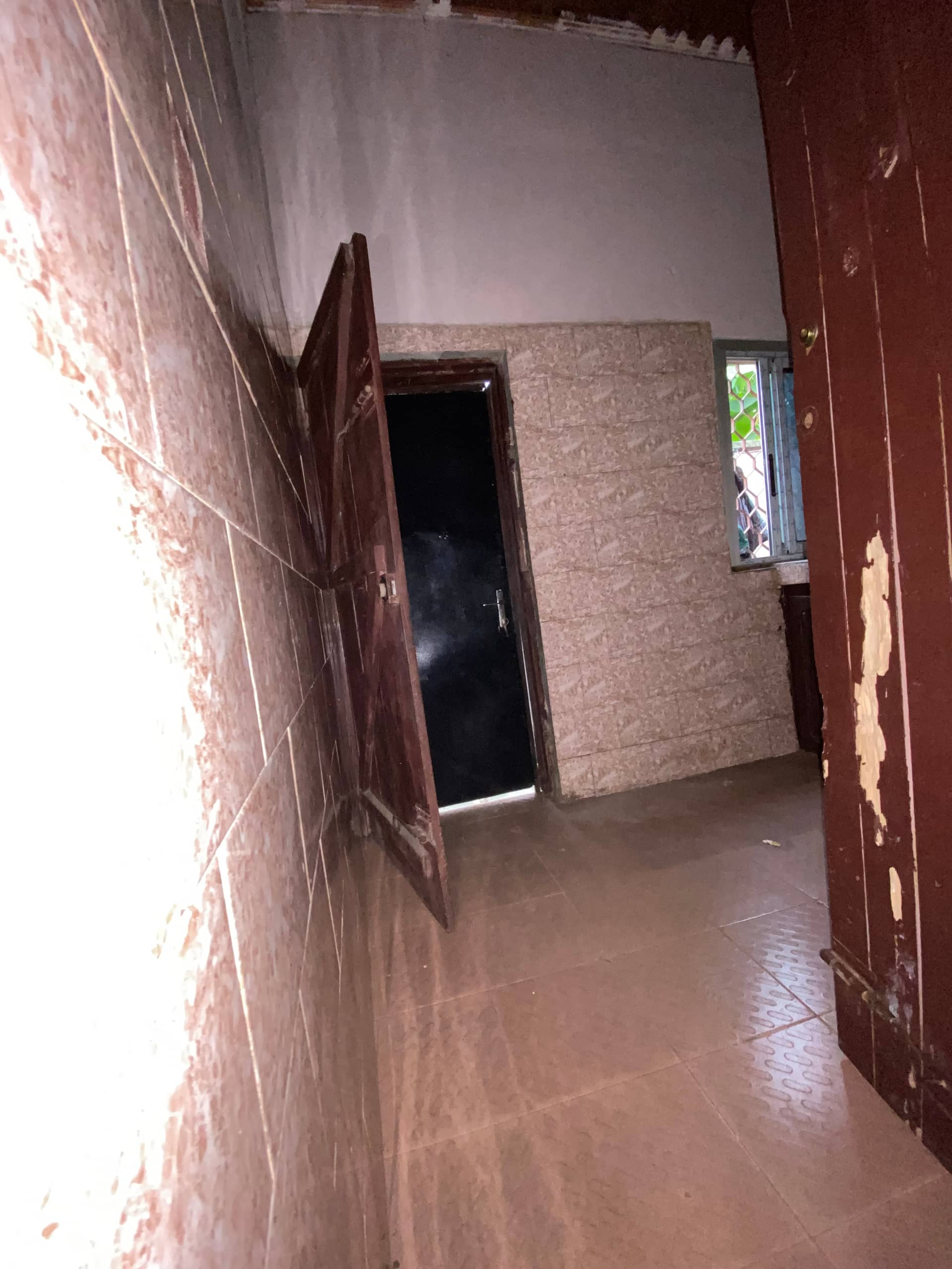 Clean 3 Bedroom Apartment at sandpit  — photo 5