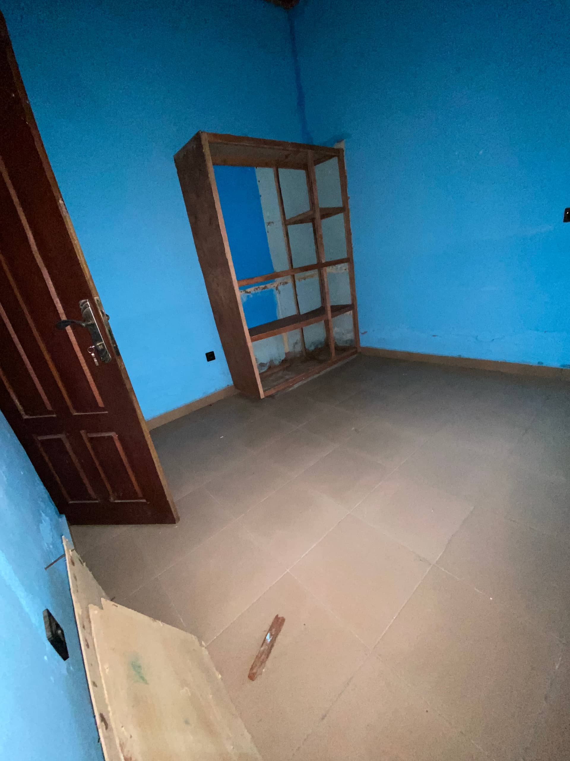 Clean 3 Bedroom Apartment at sandpit  — photo 7