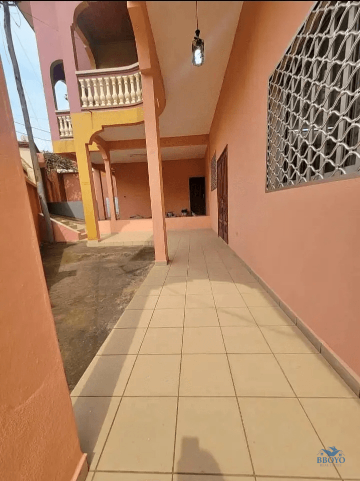 villa moderne à Biyem-Assi 