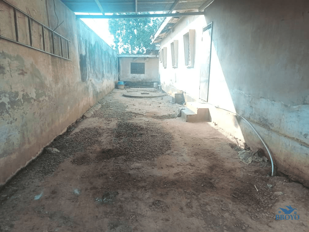 House and plot standing  — photo 7