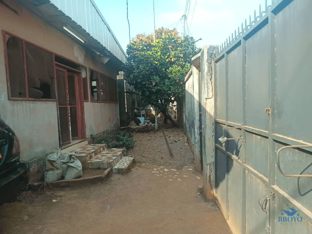 House and plot standing  — photo 6