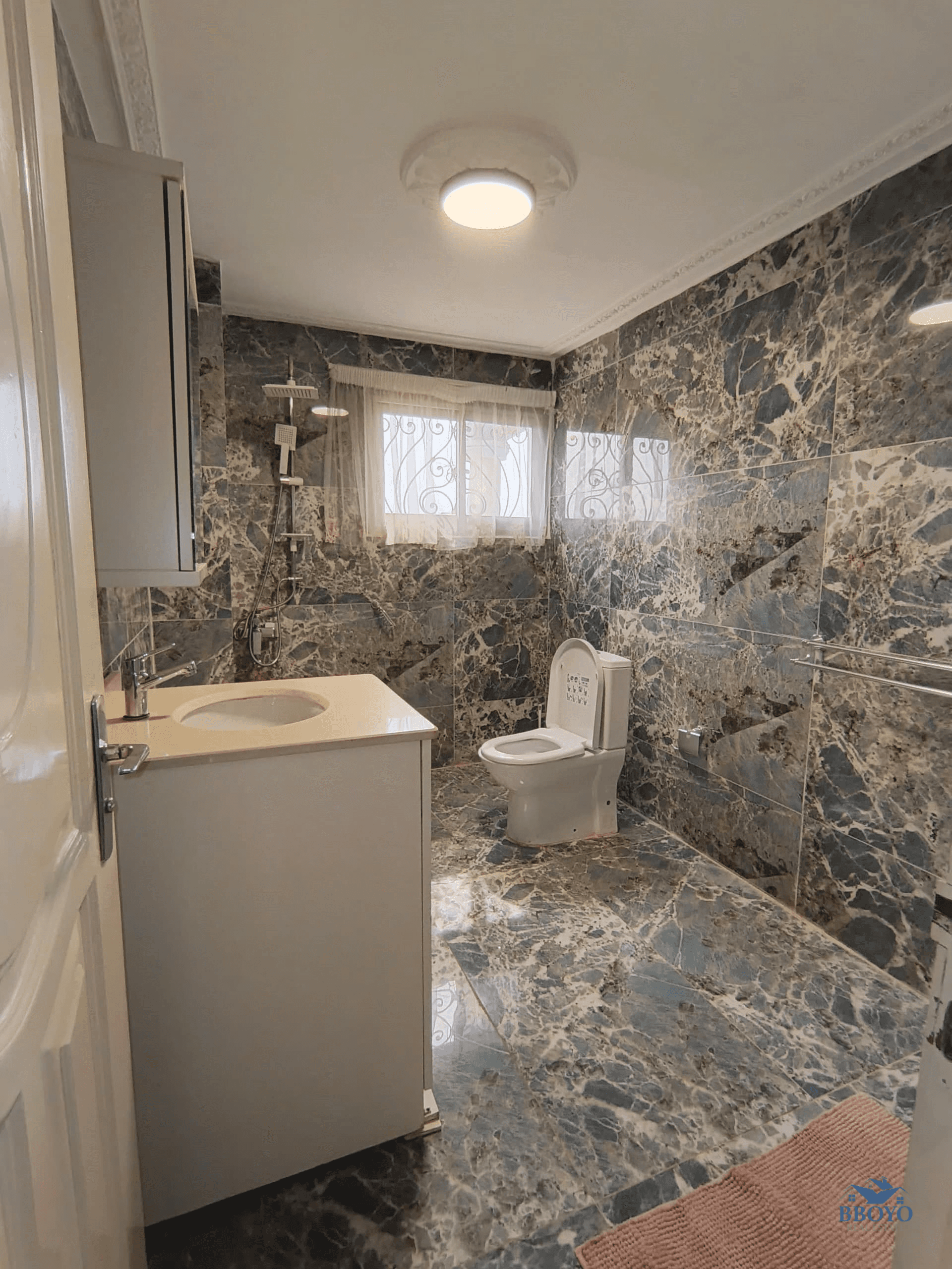 Appartement moderne à louer à Odza Petit Marché  — photo 3