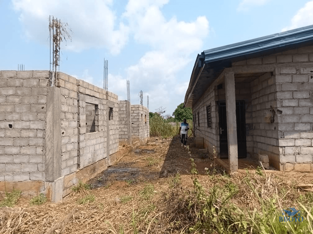 Plot and building for sale — photo 2