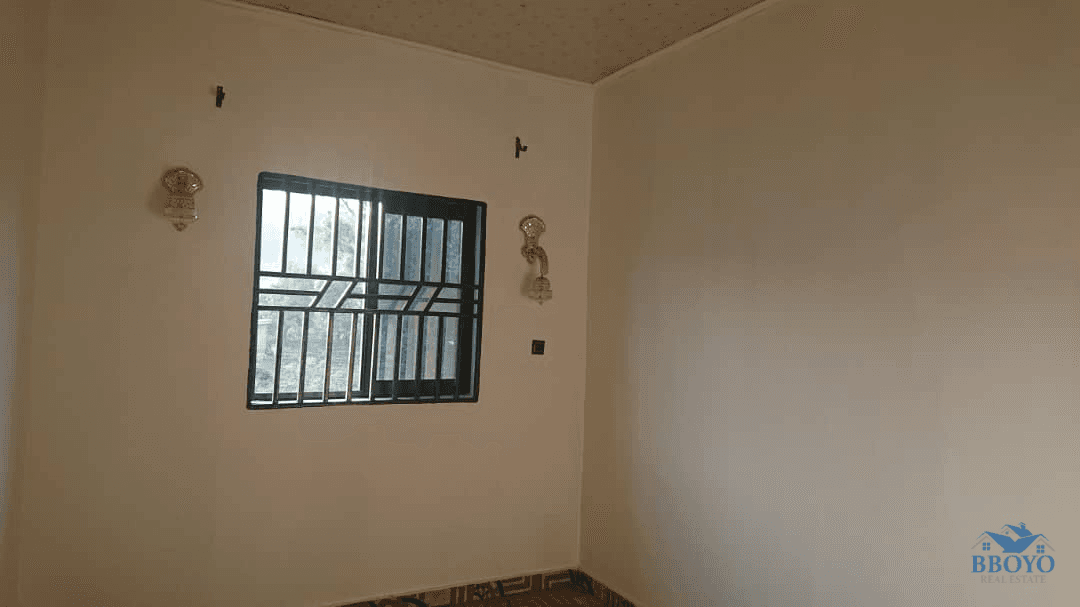 Beverley Hills Compound 2 — photo 7