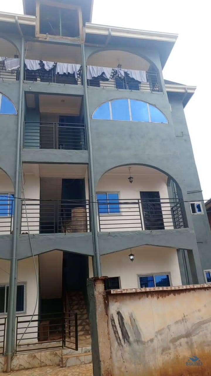 Papa Max's house 