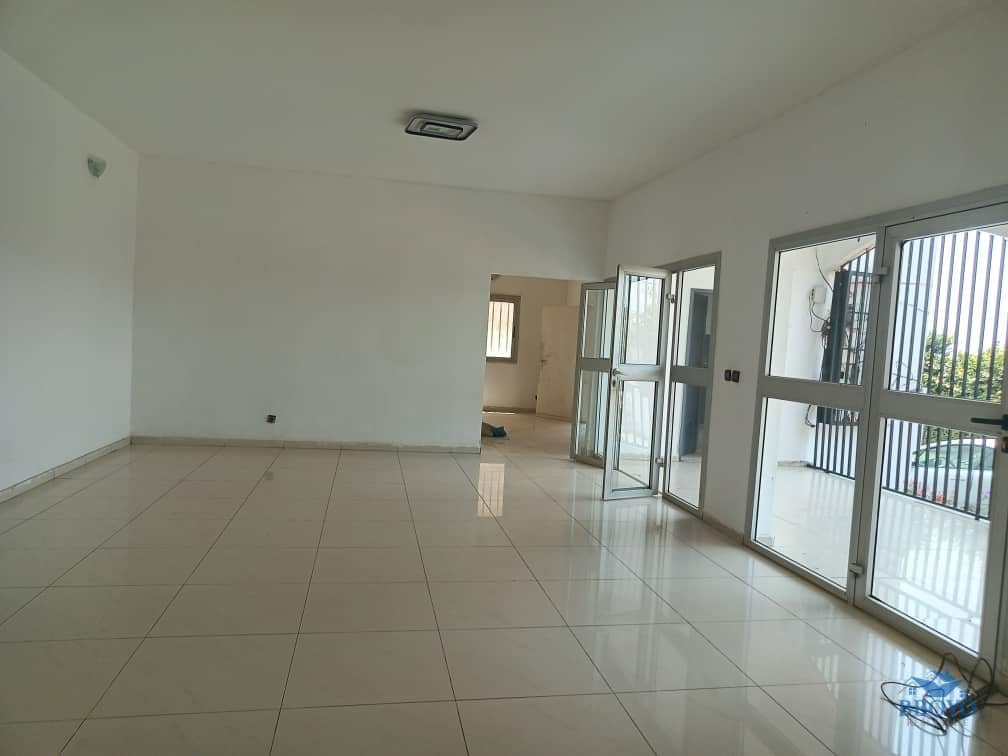 Appartement Moderne à Odza Auberge Bleue  — photo 6